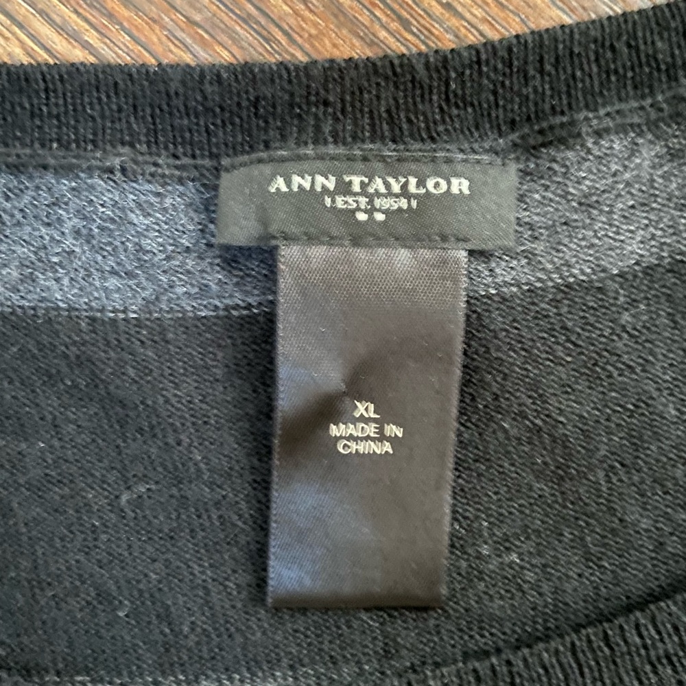 Ann Taylor black and gray tunic sweater - Picture 5 of 9